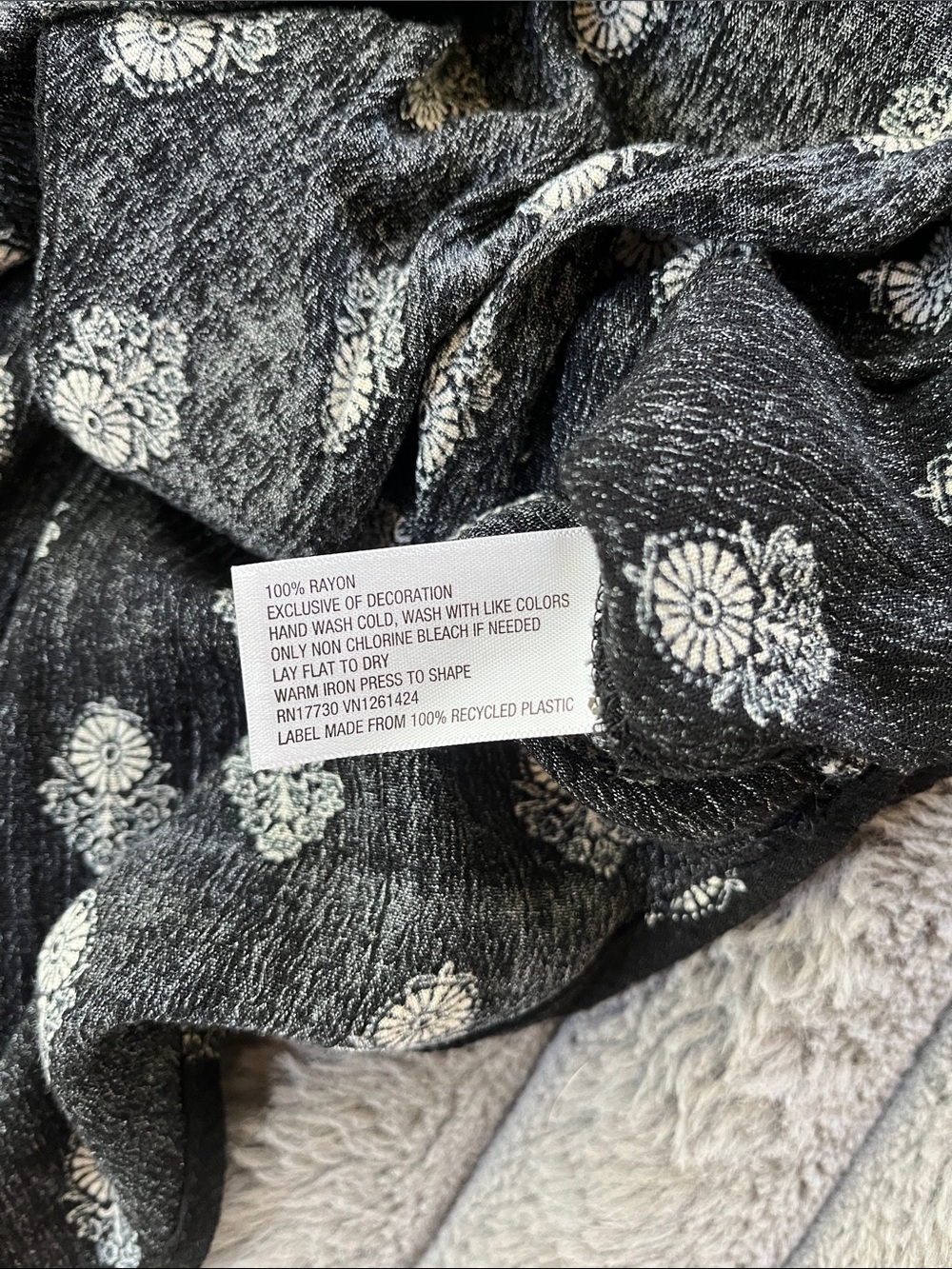 Mossimo Supply Co. Top Large Black White Floral Medallion Wrap Tassels - Picture 13 of 13